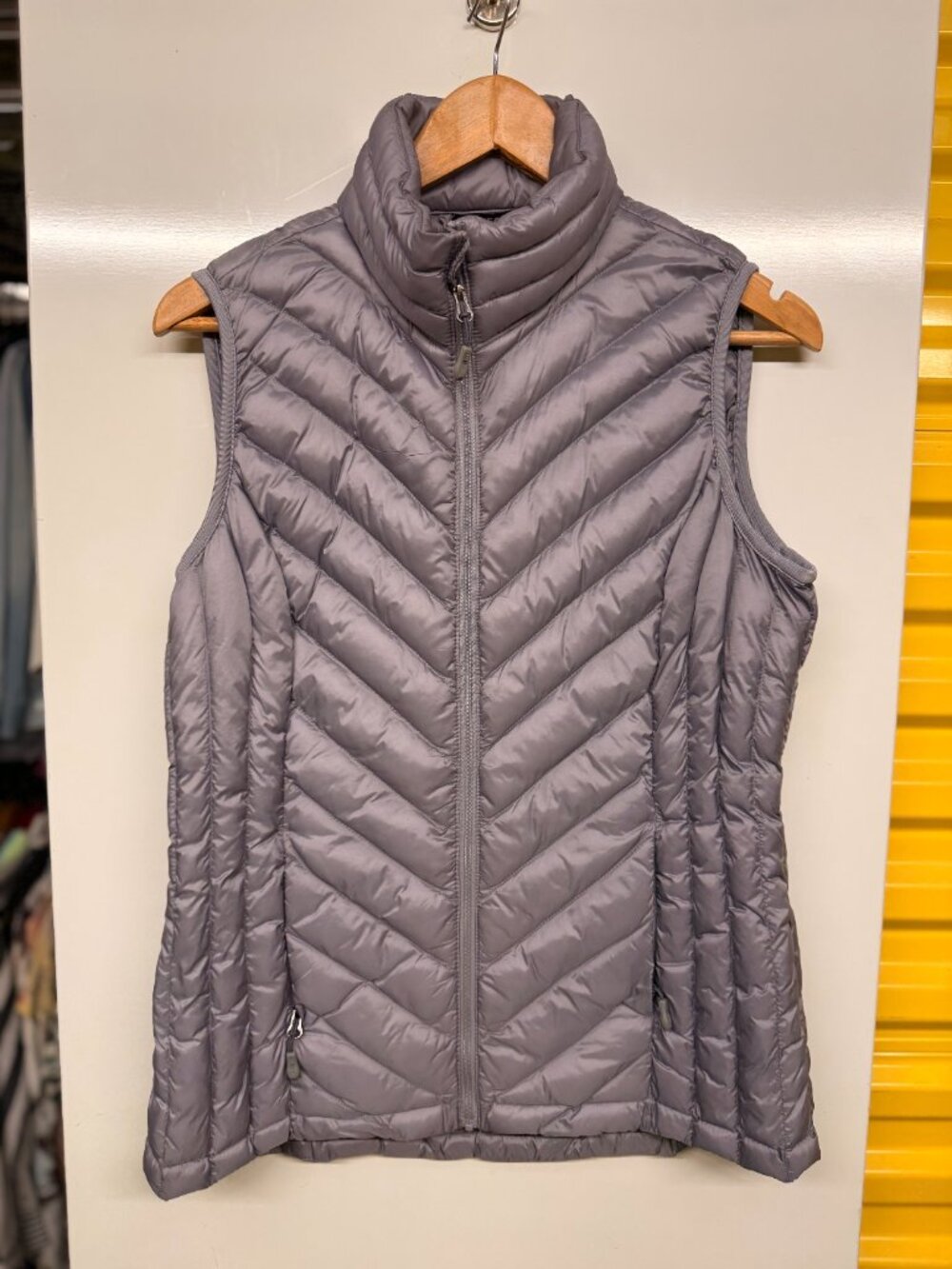 32 Degrees Ultra-Light Packable Gray Chevron Puffer Vest Size Small